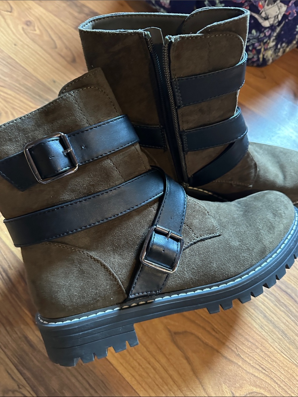 Women’s size 8 1/2 Olive Green Suede Buckle Boots cpv